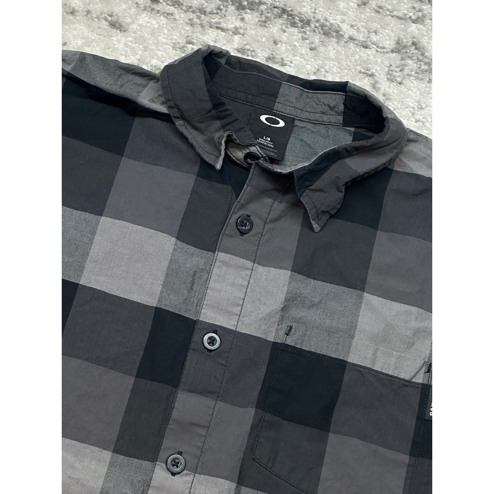 Oakley Shirt Mens Large Gray Plaid Short Sleeve Button Up Regular Fit Buffalo